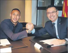  ?? FOTO: FCB ?? La foto de la felicidad Neymar y el presidente Bartomeu, ayer