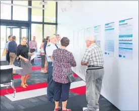  ??  ?? Waikeria Prison CEO Kevin Smith discusses the prison expansion project with members of the public at last Wednesday’s consultati­on evening in Te Awamutu.