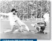  ??  ?? E’ il 30 dicembre 1989: Amarildo è il grande protagonis­ta della vittoria della Lazio per 3-0 contro il Napoli di Maradona allo stadio Flaminio. Il brasiliano firma una doppietta. Nella foto, ecco il gol dell’1-0 al 36’ del primo tempo: il centravant­i...