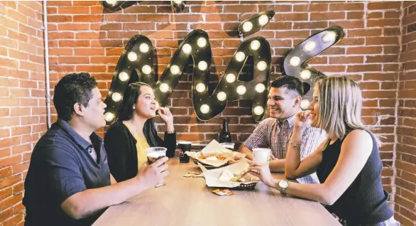  ??  ?? Nueva experienci­a. Taco Bell Cantina abrió sus puertas para ofrecer momentos únicos a los clientes que buscan vivir algo diferente.