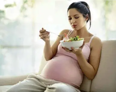  ??  ?? Eating a healthy diet high in vegetables and fish could help control blood pressure during pregnancy, according to new research.