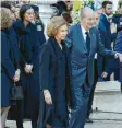  ?? Foto: Raúl Terrel, dpa ?? Auch Spaniens Altkönig Juan Carlos und seine Frau Sofia nahmen Abschied.