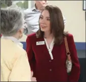  ?? The Sentinel-Record/Richard Rasmussen ?? LUNCH BUNCH: Acting Henderson State University President Elaine Kneebone, right, speaks with Jo Price of Hot Springs prior to addressing the Henderson Alumni Lunch Bunch at West Shores Retirement Community Friday.