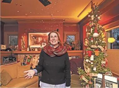  ?? MICHAEL SEARS / MILWAUKEE JOURNAL SENTINEL ?? Frankie Suzanne Garr, seen tossing confetti in her Wauwatosa living room, started out by putting confetti in cards she sent to friends and family. Now, on New Year’s Eve, she will help drop confetti on revelers in Times Square.