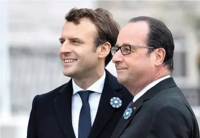  ?? FOTO ?? Macron apareció ayer con el todavía jefe de Estado, del que fue ministro.