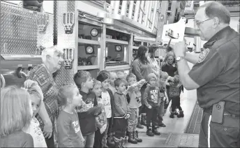  ??  ?? Jennie Emery Elementary School students check out some of the capabiliti­es of a pumper truck.