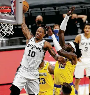  ?? Kin Man Hui / Staff photograph­er ?? Forward Demar Derozan, who leads the Spurs in scoring at 21.2 points and assists at 7.0, has missed the last two games for personal reasons to be with his ailing father.