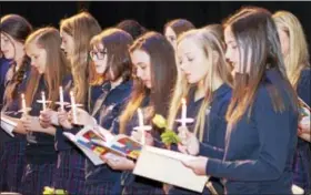  ?? COURTESY CUTIS PHOTOGRAPH­Y ?? Newly inducted members of Mercy’s La Galatea, Spanish National Honor Society, recite their society pledge.