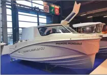  ??  ?? • Prix : 39 475 € avec 150 ch Suzuki – Long. : 6,50 m Larg. : 2,50 m – Poids : 450 kg Mot. maxi : 175 ch – Import. : French Boat Market (06)