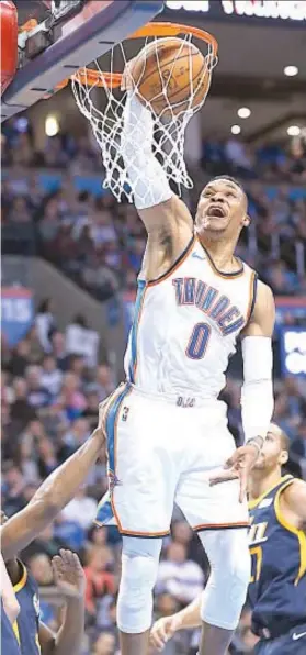  ?? / AP PHOTO ?? ■ HANSAK: Wa na kapugngi si Oklahoma City Thunder guard Russell Westbrook sa Utah Jazz ning aktuha ug yano kining nakahansak sa bola. Ning sangkaa, gimugna ni Westbrook ang iyang ikapitong triple-double aron agakon ang Thunder sa kadaugan.