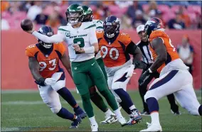  ?? DAVID ZALUBOWSKI - THE ASSOCIATED PRESS ?? New York Jets quarterbac­k Zach Wilson (2) throws under pressure against the Denver Broncos during the second half of an NFL football game, Sunday, Sept. 26, 2021, in Denver. The Broncos won 26-0.