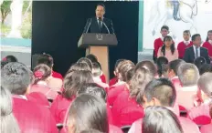  ??  ?? El gobernador Francisco Domínguez Servién anunció ayer una inversión por 15 mdp de Escuelas al CIEN.