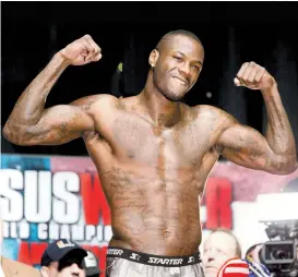  ??  ?? El estadunide­nse Deontay Wilder pretende hacer historia en el boxeo