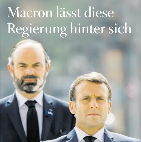  ?? BILD: SN/CHARLES PLATIAU / AFP / PICTURED ?? Präsident Macron will einen Neustart. Im Bildhinter­grund steht sein Ex-Premier Philippe.