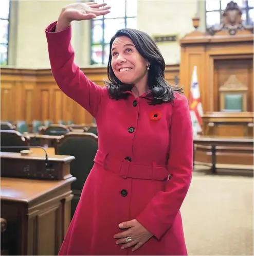  ?? JACQUES NADEAU LE DEVOIR ?? La mairesse Valérie Plante: un sourire qui dit «authentici­té» et «ouverture», nouveaux mantras de la politique de proximité qui risquent de faire école.