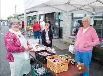  ??  ?? Mary Ann Douglas, Sheila McDermott and Margaret Murphy at the North Wicklow Market.