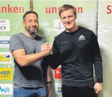  ?? FOTO: PRIVAT ?? Timo Feistle, Sportliche­r Leiter der MTG Wangen, ist froh, in Tobias Müller (li.) einen neuen Trainer für den Handball-württember­gligisten gefunden zu haben. Er startet sein neues Amt am 1. Juni.