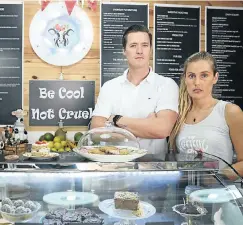  ?? Picture: Jackie Clausen ?? Richard and Tallulah Duffin, owners of the Oh My Soul vegan restaurant that is being taken to court by Chicken Licken.