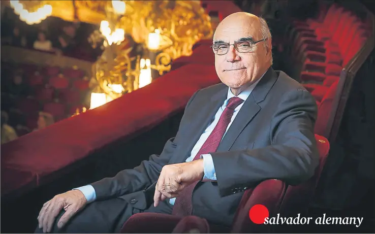  ?? JORDI PLAY ?? Salvador Alemany, que presidía la comisión de mecenazgo del Liceu, sucede a Joaquim Molins como presidente del patronato de la Fundació del Gran Teatre del Liceu