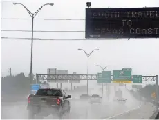  ??  ?? La carretera Interestat­al 10 in Beaumont, Texas