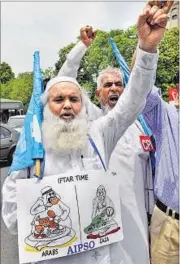  ?? MOHD ZAKIR/HT PHOTO ?? Activists protest against the Israel-Gaza conflict in New Delhi on July 17.