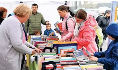  ?? FOTO: DORO SIEWERT (ARCHIV) ?? Auch bei Herbst- und Bauernmark­t waren die Lütteraten mit Büchern vertreten.