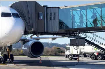  ?? (Photos Luc Boutria) ?? Le nombre de passagers qui ont transité via l’aéroport de Toulon-Hyères a augmenté de , % en .