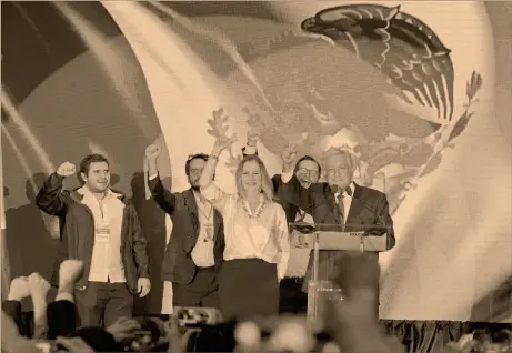  ?? foto ee: zulleyka hoyo ?? López Obrador festejó que, en su tercer intento por la Presidenci­a, alcanzó su objetivo.