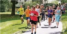  ?? FOTO: SCHULE ?? Trotz großer Hitze legten die Schüler der Carl-Fuhlrott-Realschule zahlreiche Runden zurück.