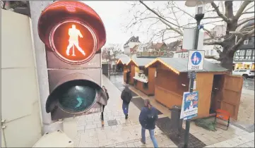  ?? – AFP photo ?? A pedestrian trafic light customised with a dancing Elvis Presley is pictured in Friedberg, western Germany.