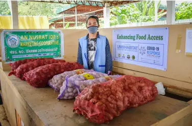  ??  ?? A MEMBER of a Marawi City-based cooperativ­e sells spices in a satellite market that was establishe­d with the help of UN Habitat. Photo courtesy of UN Habitat