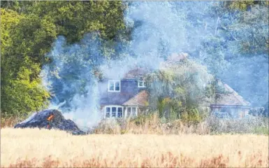  ?? Picture: Paul Amos FM3365043 ?? The fire in a field in on the B2067 and Boat Lane Bonnington