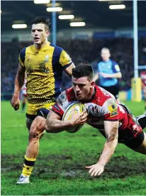  ??  ?? Flying Scotsman: Matt Scott grabs his second try