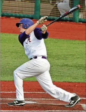  ?? RANDY MEYERS — THE MORNING JOURNAL ?? Avon’s Taylor Reynolds lines a base hit against Amherst.