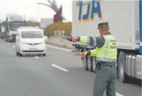  ?? // EP ?? Agente de la Guardia Civil de Tráfico en una carretera de Navarra