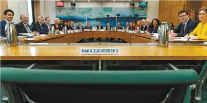  ?? GABRIEL SAINHAS / UK PARLIAMENT / AGENCE FRANCE-PRESSE ?? Le grand patron de Facebook, Mark Zuckerberg, avait refusé de se présenter en commission parlementa­ire l’an dernier. Les députés britanniqu­es lui avaient cependant réservé une place aux auditions.