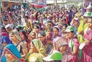  ?? BACHCHAN KUMAR ?? Supporters of political parties take out a rally on Saturday, a day before bypolls at Yadav Nagar in Digha.