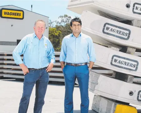  ?? Picture: JONO SEARLE ?? Joe Wagner with JSW Cement managing director Parth Jindal and the environmen­tally friendly concrete.