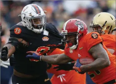  ?? BRYNN ANDERSON — THE ASSOCIATED PRESS ?? North back Jaylen Samuels of North Carolina State runs the ball against South defensive tackle Andrew Brown of Virginia during the first half of the Senior Bowl.