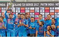  ?? — PTI ?? Team India members celebrate after winning the T20 series against New Zealand in Thiruvanan­thapuram on Tuesday.