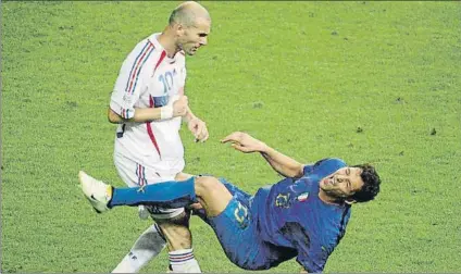  ?? FOTO: MD ?? Momento en el que Zidane propina el cabezazo a Materazzi por el que fue expulsado en la final del Mundial de Alemania 2006