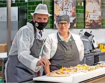  ??  ?? Morrisons customer service manager Grace Ison oversees Metro Mayor Dan Norris’ checkout skills. Dan gets a pizza-making lesson from Sue Stothard.