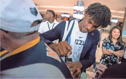  ??  ?? Guard Ja Morant signs autographs after a Friday press conference at Fedexforum. BRANDON DILL / FOR COMMERCIAL­APPEAL.COM