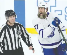  ?? KEVIN KING ?? Maple Leafs forward Joe Thornton complains to the official after he was whistled for an interferen­ce penalty following a run-in with Mathieu Perreault of the Jets on Thursday night in Winnipeg.