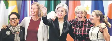  ??  ?? (From left) Indonesia’s Foreign Minister Retno Marsudi, European Union’s foreign policy chief Federica Mogherini, South Korea’s Foreign Minister Kang Kyung-wha, Australia’s Foreign Minister Julie Bishop and Canada’s Foreign Minister Chrystia Freeland smile after the official group photo at the Asean Regional Forum Retreat during the 51st Asean Ministeria­l Meeting (AMM) in Singapore. — AFP photo