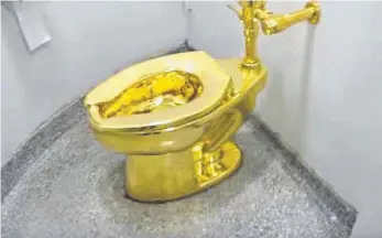  ?? SCREENSHOT: YOUTUBE, FOTO: ZEPPELIN MUSEUM ?? Maurizio Cattelans Kunstwerk „America“ist im Guggenheim-Museum New York zu sehen. Es ist eine goldene Toilette.
