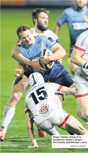  ?? GARETH EVERETT ?? Blues’ Hallam Amos of is tackled by Ulster’s Stuart McCloskey and Michael Lowry