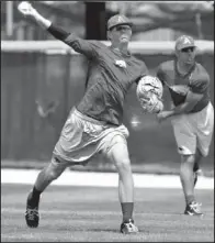  ?? Arkansas Democrat-gazette/michael WOODS ?? Ryne Stanek will start for Arkansas against two-time defending national champion South Carolina tonight. The Gamecocks have won 22 consecutiv­e NCAA Tournament games.