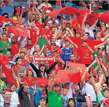  ??  ?? ESPERANZA. La afición de Marruecos, en la foto en el amistoso ante Estonia del 9 de junio, espera el Mundial.