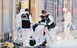  ?? Picture: REUTERS ?? Police members work near the bodies of unidentifi­ed people after an explosion on busy pedestrian Istiklal
street in Istanbul, Turkey.